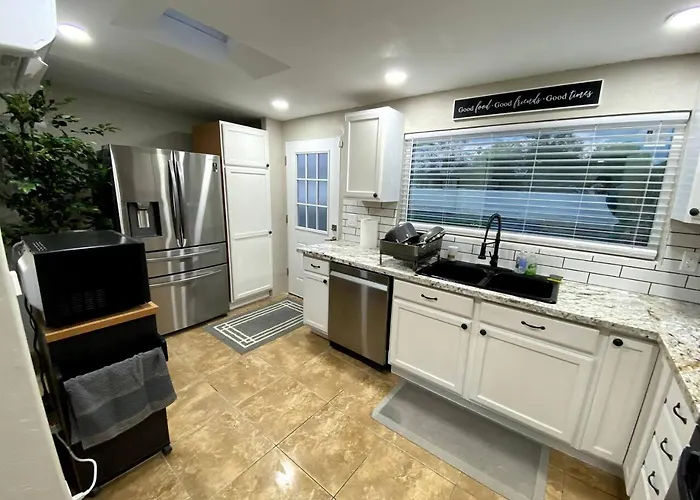 Remodeled Three Bedroom Abode Tucson