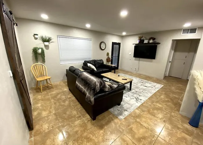 Remodeled Three Bedroom Abode Сasa de vacaciones Tucson
