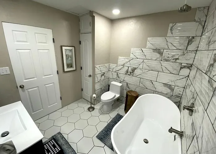 Remodeled Three Bedroom Abode Tucson
