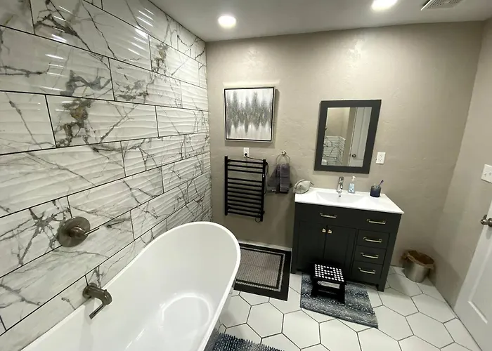 Remodeled Three Bedroom Abode Сasa de vacaciones Tucson