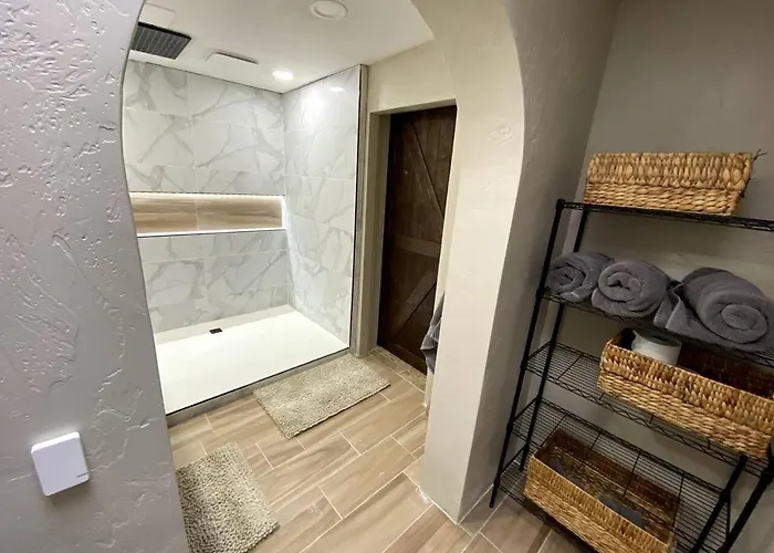 Сasa de vacaciones Remodeled Three Bedroom Abode *