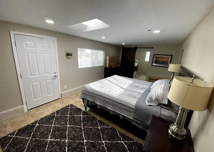 Remodeled Three Bedroom Abode Сasa de vacaciones Tucson