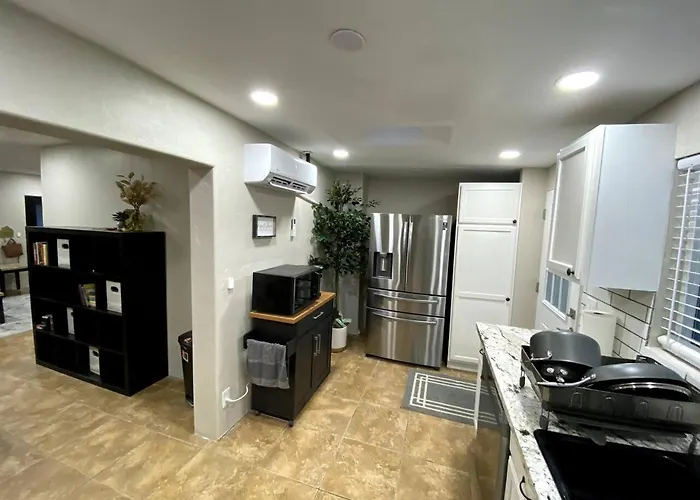 Remodeled Three Bedroom Abode Сasa de vacaciones Tucson